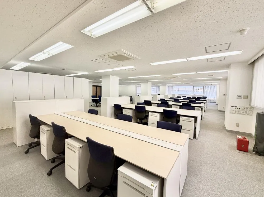 設置家具の買い取り可能 会議室3部屋想定の居抜き賃貸オフィス物件(約110坪) ｜居抜きオフィス物件検索サイト【vivit-ビビット】（5）