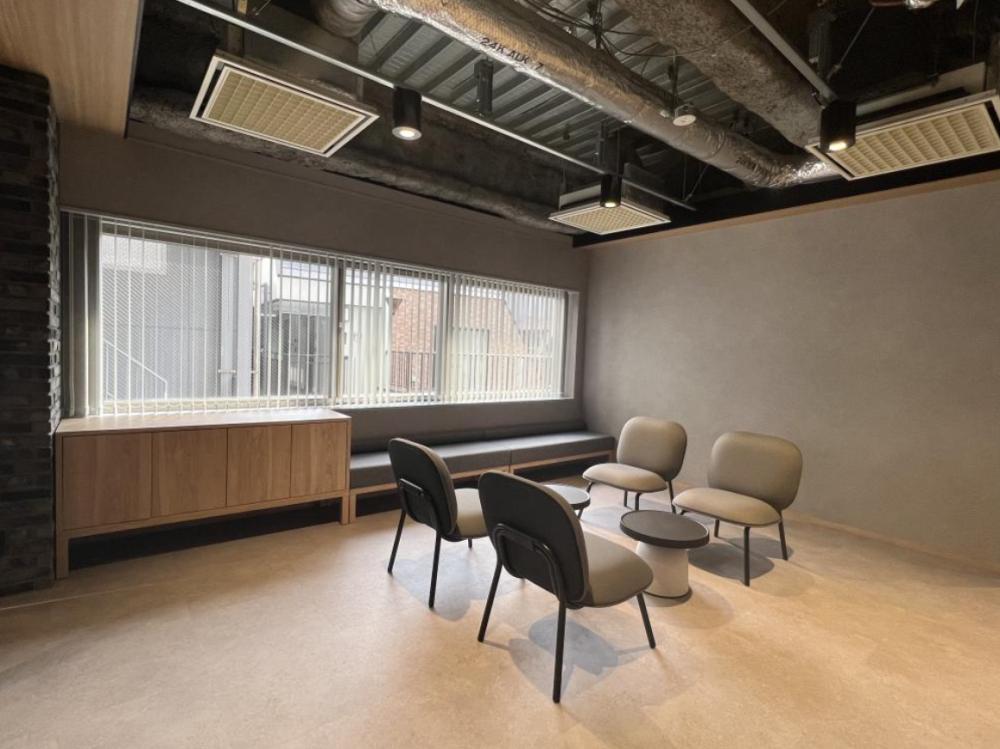 会議室付き！ オシャレ！の居抜き賃貸オフィス物件(約60坪) ｜居抜きオフィス物件検索サイト【vivit-ビビット】（4）