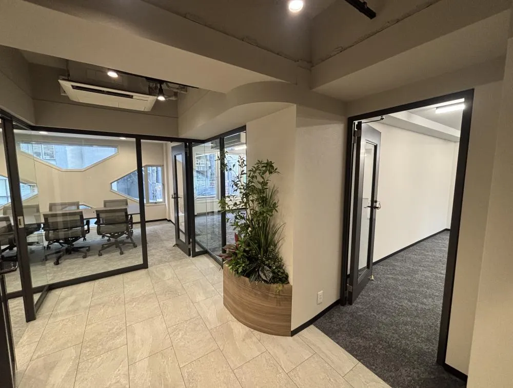 会議室2室 代々木駅4分の居抜き賃貸オフィス物件(約55坪) ｜居抜きオフィス物件検索サイト【vivit-ビビット】（3）
