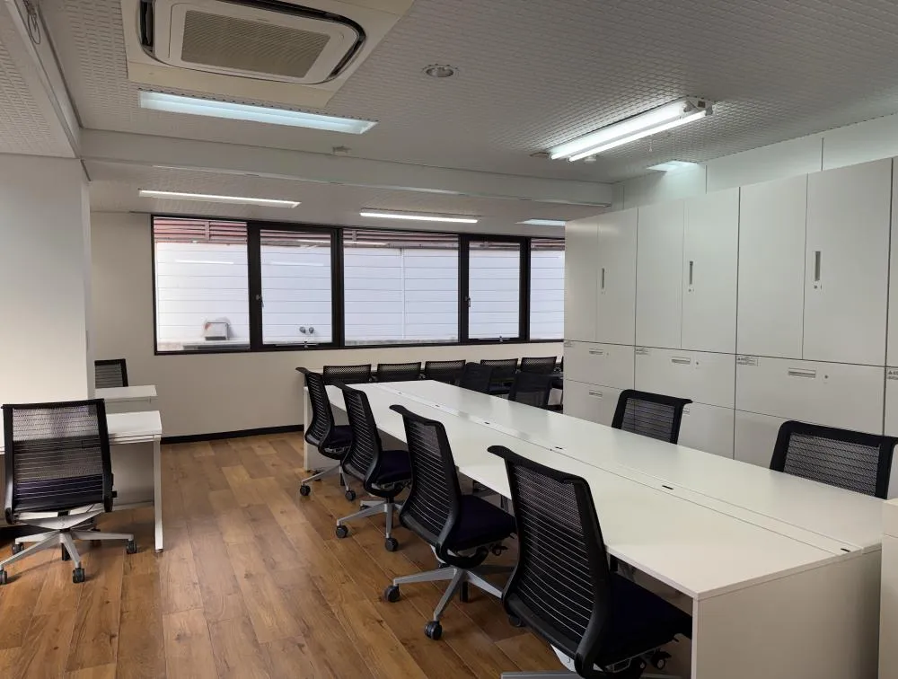 初期費用大幅削減！！ 会議室付きフルセットアップの居抜き賃貸オフィス物件(約30坪) ｜居抜きオフィス物件検索サイト【vivit-ビビット】（3）