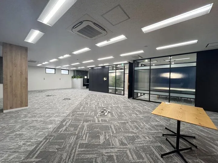会議室2つ付き！おしゃれなオフィス！の居抜き賃貸オフィス物件(約50坪) ｜居抜きオフィス物件検索サイト【vivit-ビビット】（3）