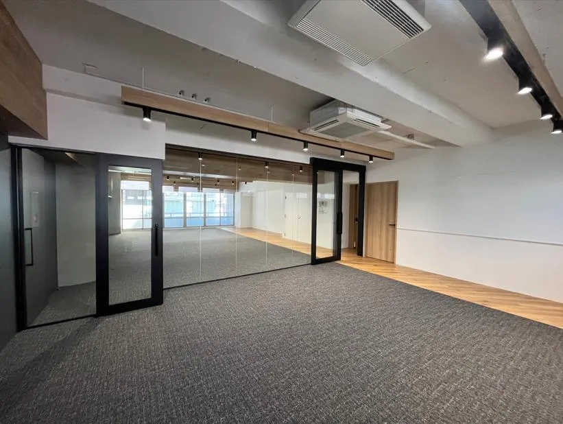 会議室2つあり！ 屋上テラス付き！の居抜き賃貸オフィス物件(約50坪) ｜居抜きオフィス物件検索サイト【vivit-ビビット】（3）