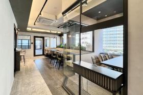 お洒落なラウンジ 内装付きで初期費用削減！の居抜き賃貸オフィス物件(約30坪) ｜居抜きオフィス物件検索サイト【vivit-ビビット】（サムネイル5）