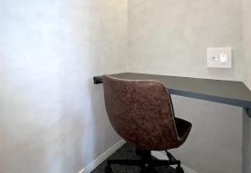 お洒落なラウンジ 内装付きで初期費用削減！の居抜き賃貸オフィス物件(約30坪) ｜居抜きオフィス物件検索サイト【vivit-ビビット】（サムネイル7）