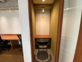 敷ゼロ・内装家具付き テレカンブース2室の居抜き賃貸オフィス物件(約25坪) ｜居抜きオフィス物件検索サイト【vivit-ビビット】（サムネイル8）
