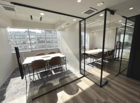 屋上テラスあり！ 会議室2つ造作済みの居抜き賃貸オフィス物件(約60坪) ｜居抜きオフィス物件検索サイト【vivit-ビビット】（サムネイル1）