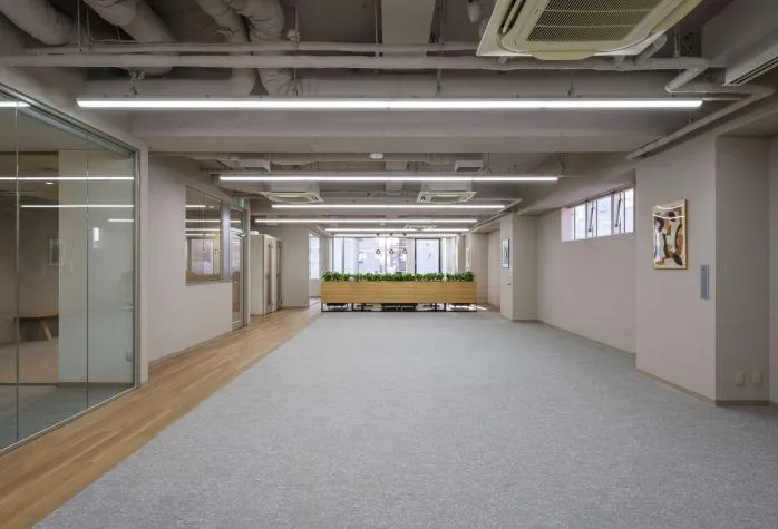 お洒落内装 会議室2つ付きの居抜き賃貸オフィス物件(約60坪) ｜居抜きオフィス物件検索サイト【vivit-ビビット】（5）