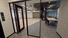 ウッド調ハーフセットアップ！会議室完備の居抜き賃貸オフィス物件(約30坪) ｜居抜きオフィス物件検索サイト【vivit-ビビット】（サムネイル3）