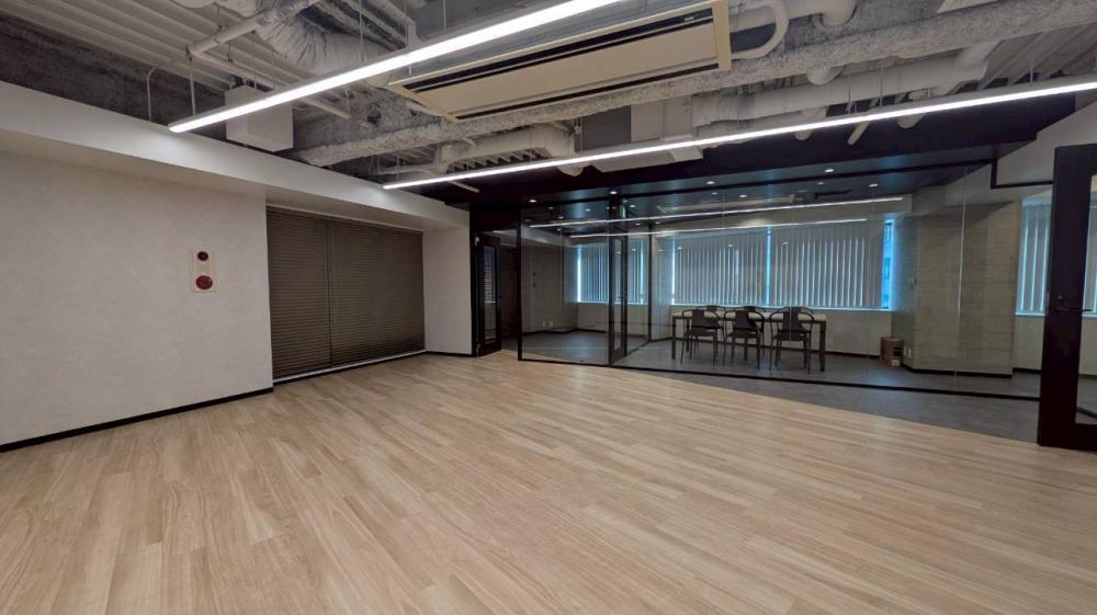 ウッド調ハーフセットアップ！会議室完備の居抜き賃貸オフィス物件(約30坪) ｜居抜きオフィス物件検索サイト【vivit-ビビット】（4）