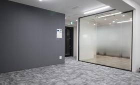 会議室造作済み！セットアップオフィスの居抜き賃貸オフィス物件(約20坪) ｜居抜きオフィス物件検索サイト【vivit-ビビット】（サムネイル1）