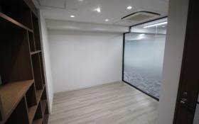 会議室造作済み！セットアップオフィスの居抜き賃貸オフィス物件(約20坪) ｜居抜きオフィス物件検索サイト【vivit-ビビット】（サムネイル4）