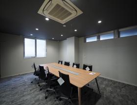 会議室2室付き！ 初期費用抑えて入居可能の居抜き賃貸オフィス物件(約40坪) ｜居抜きオフィス物件検索サイト【vivit-ビビット】（サムネイル1）
