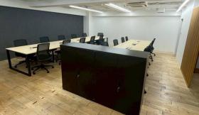 会議室2室 什器全部付きの居抜き賃貸オフィス物件(約40坪) ｜居抜きオフィス物件検索サイト【vivit-ビビット】（サムネイル4）