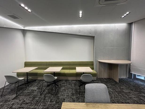 什器全部付き 会議室、テレブース付き！の居抜き賃貸オフィス物件(約45坪) ｜居抜きオフィス物件検索サイト【vivit-ビビット】（4）