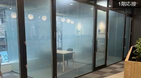 内装家具付き！駅近オフィス！おしゃれの居抜き賃貸オフィス物件(約105坪) ｜居抜きオフィス物件検索サイト【vivit-ビビット】（サムネイル5）