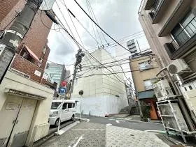 もう1度左に曲がり、道玄坂方面へ進めば当ビル着