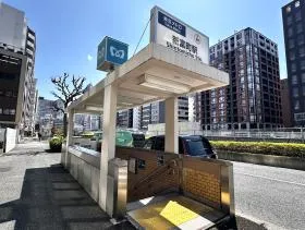 出入口2から地上に出る