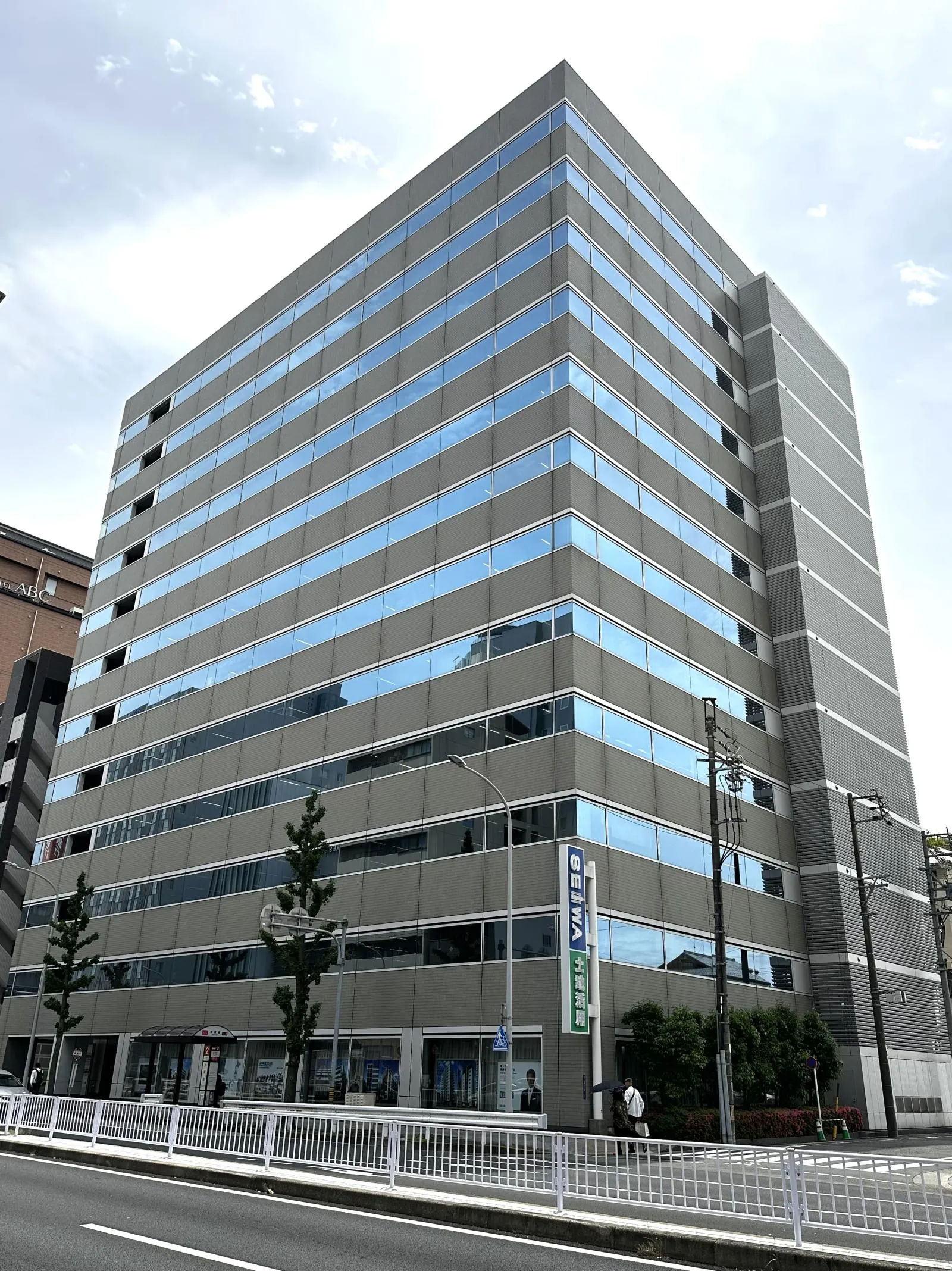 ＬＵＣＩＤ ＳＱＵＡＲＥ ＮＡＧＯＹＡの外観写真