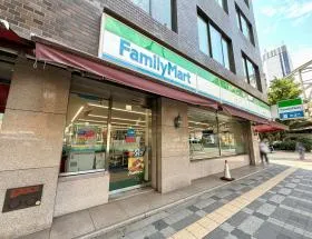 三栄の外観