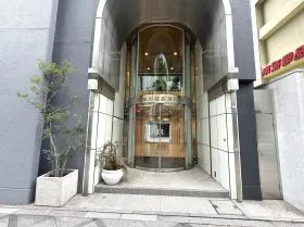 若杉大阪駅前の外観