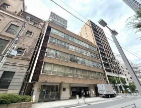 綿業会館新館の外観