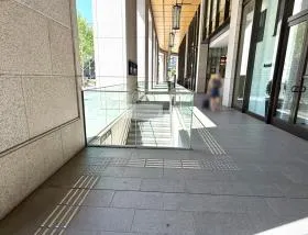 Osaka Metro本町の外観