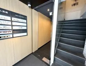 東心斎橋ビル西館の外観
