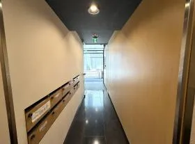 東心斎橋ビル西館の外観