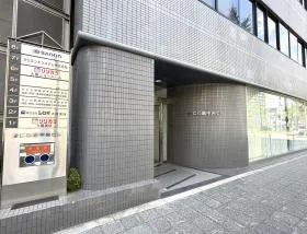 なにわ筋中央の外観