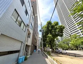 信栄商会の外観