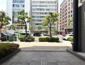 四ツ橋センターの外観