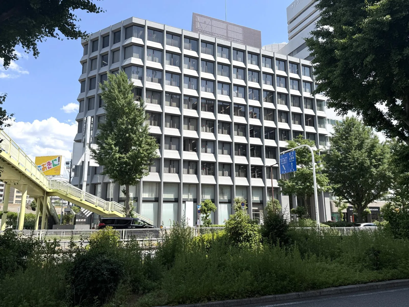新大阪駅前中央の外観写真
