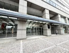 新大阪トラストタワーの外観