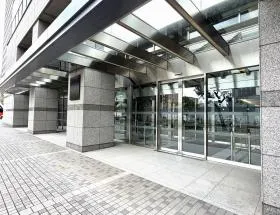 新大阪トラストタワーの外観