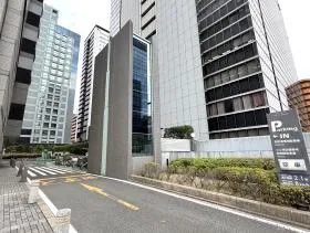 新大阪トラストタワーの外観