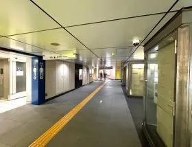 出入口5（5a,5b）を目指す
