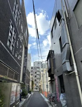 辻幸山之内ビルの外観