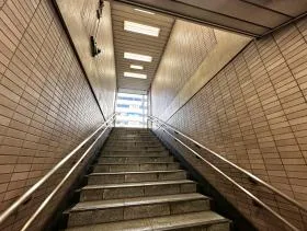 階段から上がる