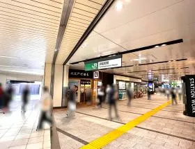 南口から出たら世界貿易センタービルディング南館へ向かう