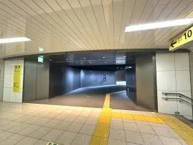 出入口10を目指す※溜池山王駅と直結