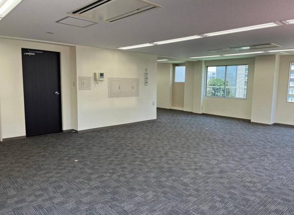 東京都港区赤坂1