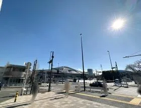 横断歩道を渡り少し直進すれば当ビル着