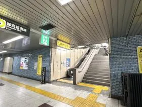A4出入口を目指す