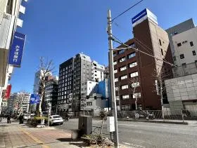 新大橋通り沿いを直進すれば当ビル着