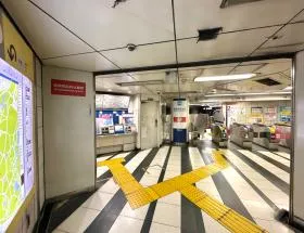 東京メトロ丸ノ内線「新宿御苑前駅」