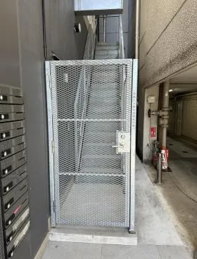 P’s GAIENMAEの外観