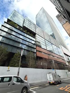 TOFROM YAESU TOWERの外観