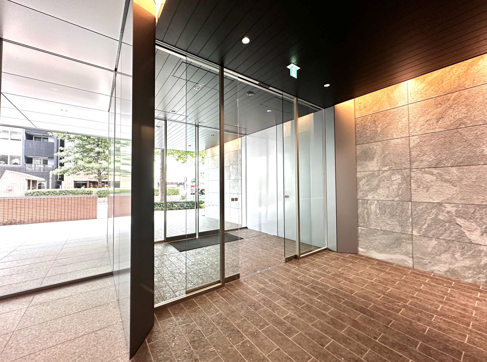 東京都中央区銀座8