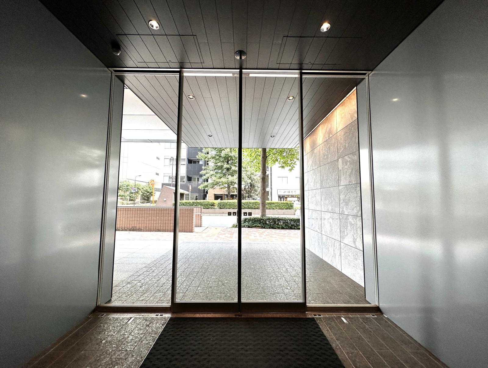 東京都中央区銀座8