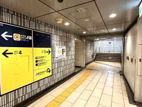 出入口3を目指す